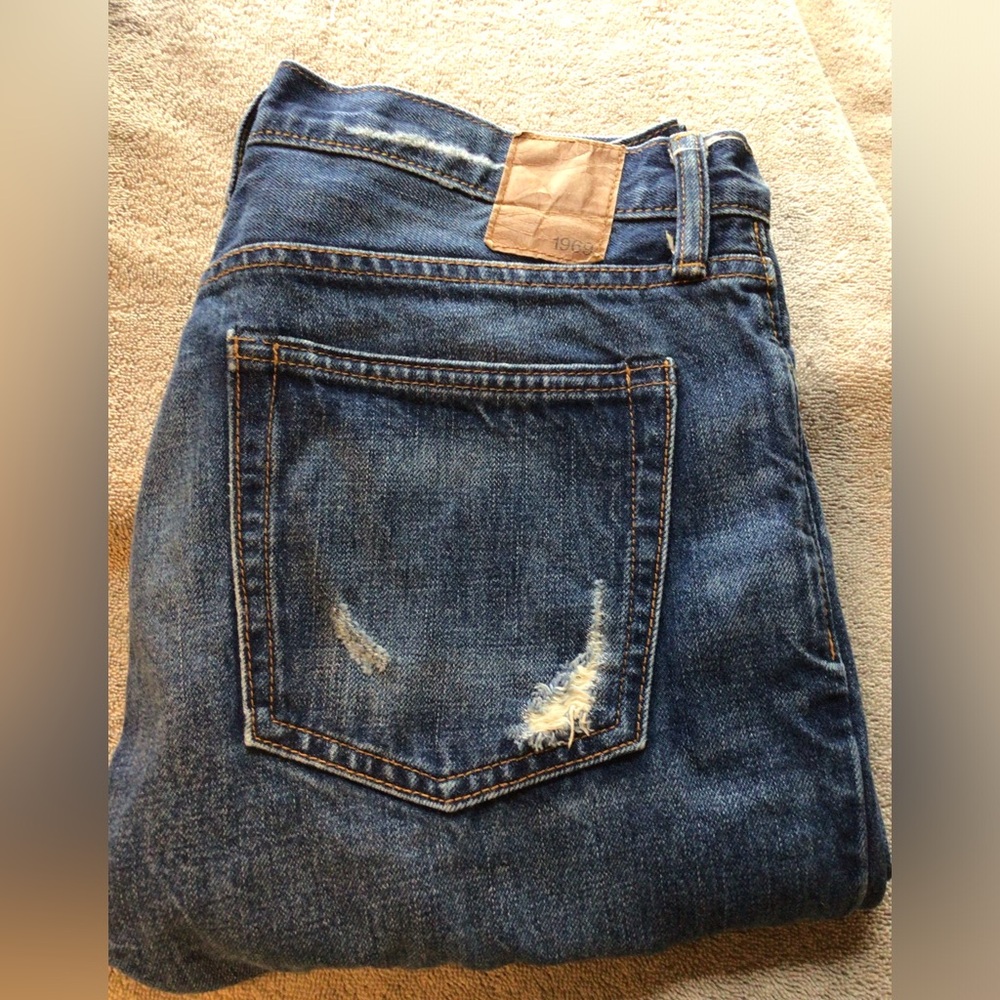GAP 30x32 Straight Leg Distressed Jeans